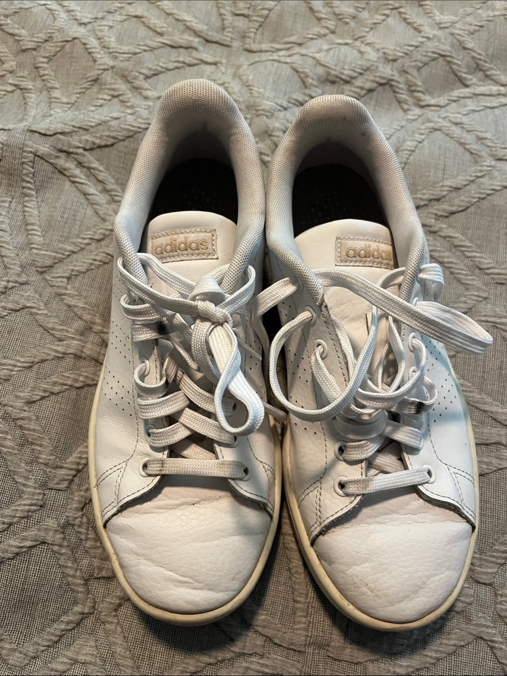 adidas White Low-Top Leather Sneakers, size 8 USA